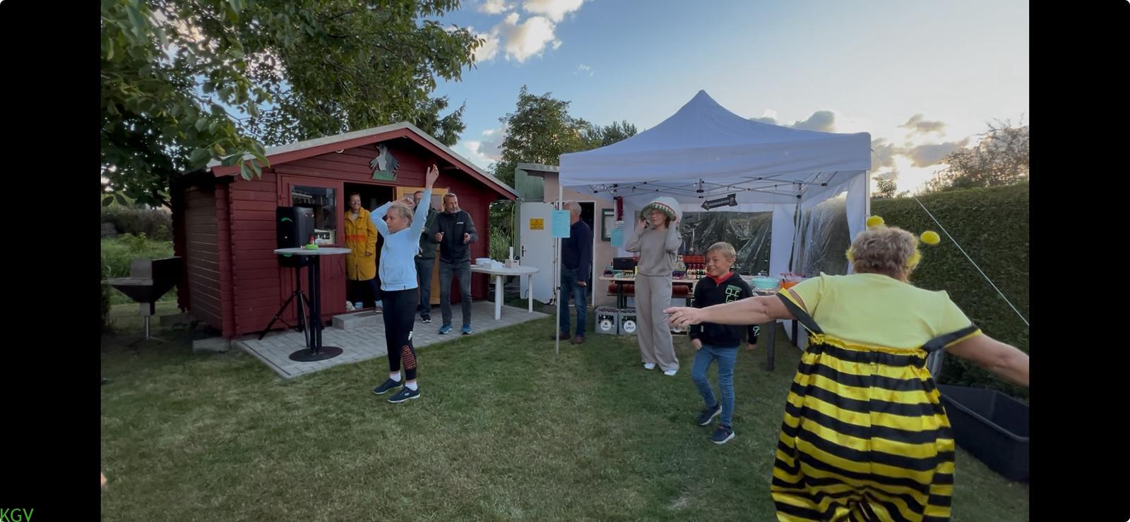 Tanzende Gartenfreunde