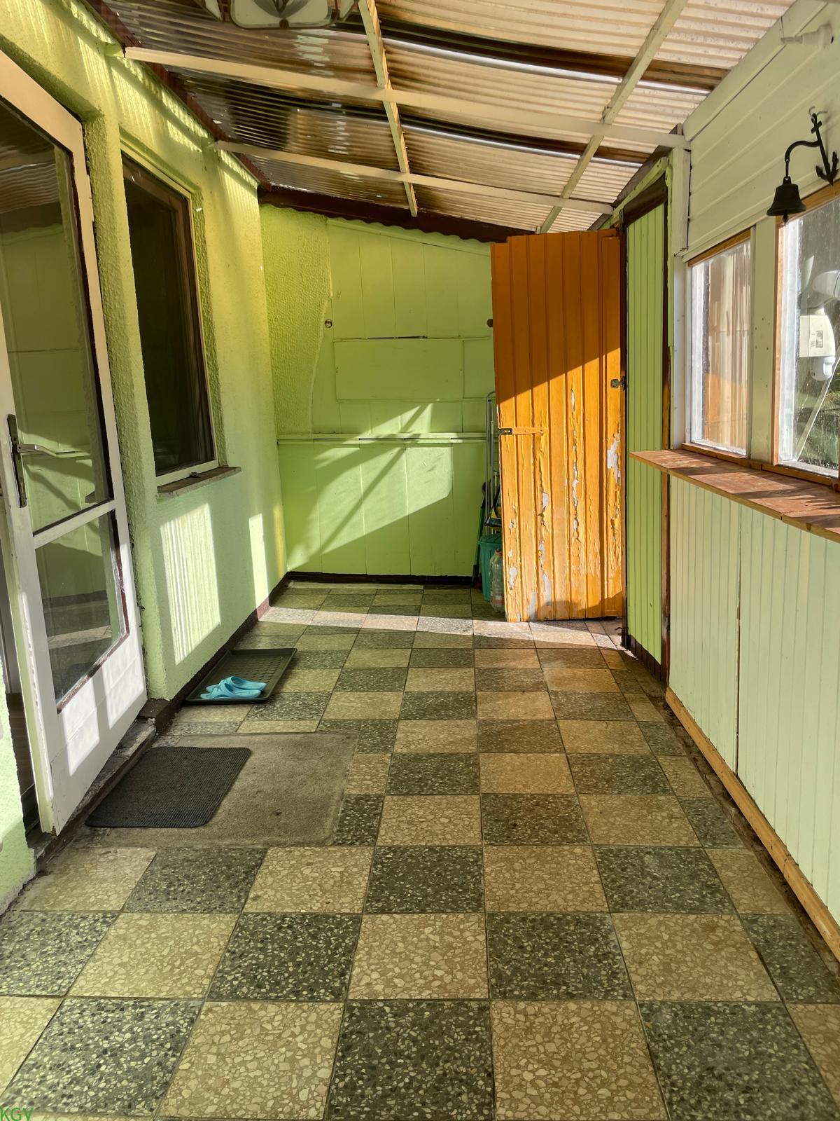 Eingangsbereich der Veranda mit Durchgang