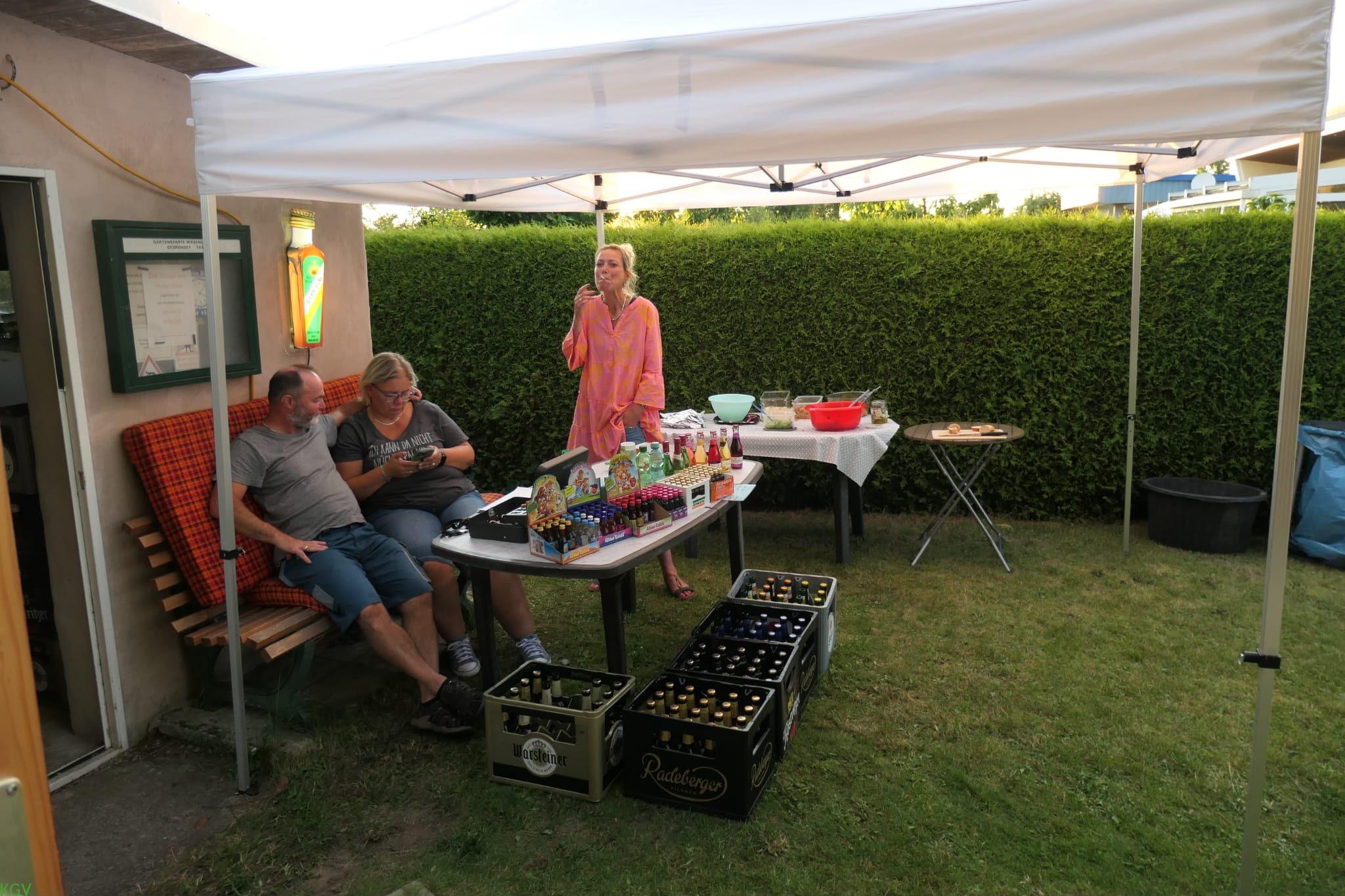 Blick auf den Getränke- und Buffetbereich am Vereinsheim